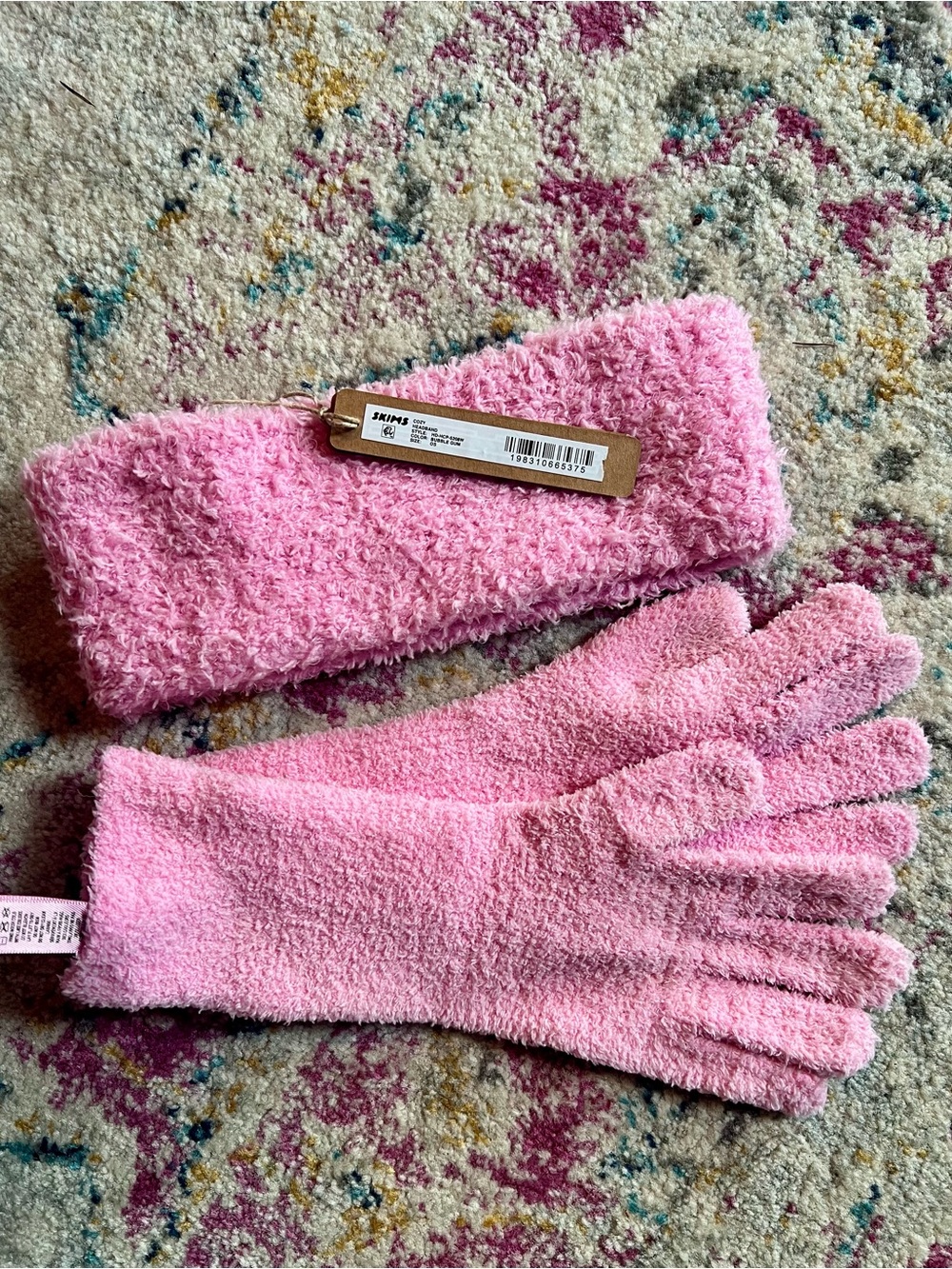 🌸🌸SKIMS SET, Cozy “Bubblegum” Gloves and Headband🌸🌸